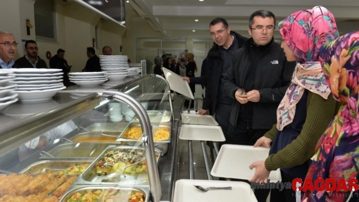 Vali Memiş, kız yurduna misafir oldu