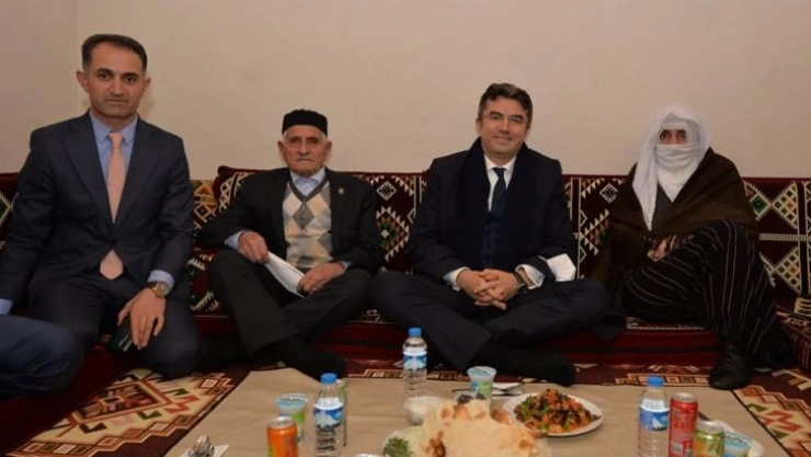 Vali Memiş, şehit ailelerini yalnız bırakmıyor