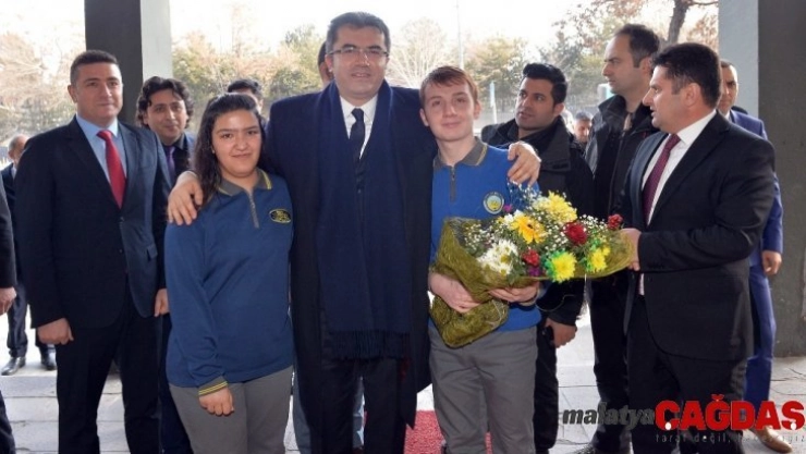 Vali Memiş'ten Erzurum Lisesi'ne ziyaret