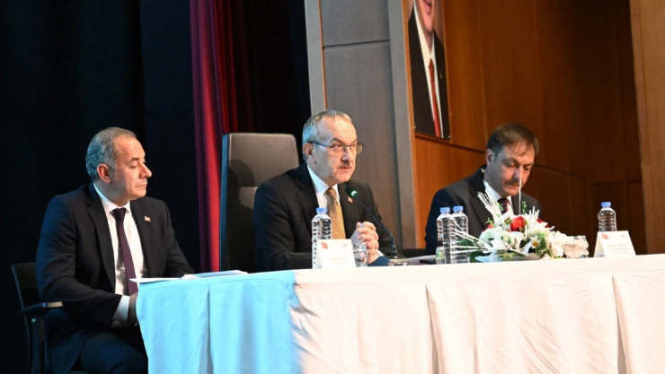 Vali Yavuz: 'Başıboş Köpekler Halk Sağlığını Tehdit Ediyor'