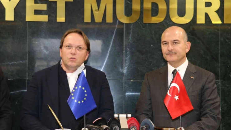 Van'a gelen AB Komiseri otlu peyniri çok beğendi