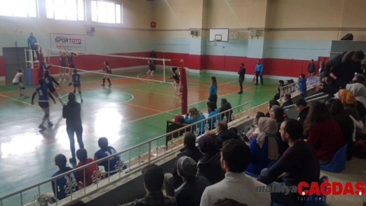 Van Büyükşehir Belediyesi kadın voleybol takımı haftayı galibiyetle kapadı
