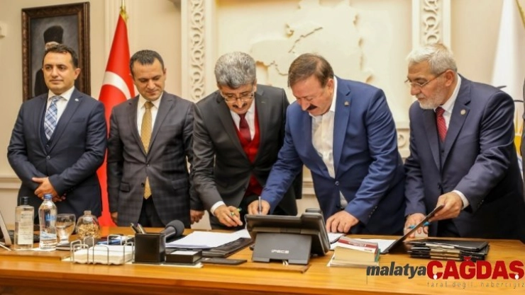 Van Büyükşehir Belediyesinde 'Sosyal Denge Tazminatı' imzalandı