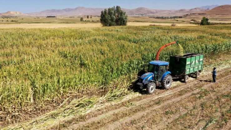 Van Büyükşehir Belediyesinden üreticilere makine desteği