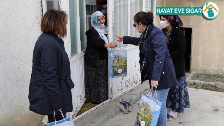 Van Büyükşehir Belediyesinden Anneler Günü kutlaması