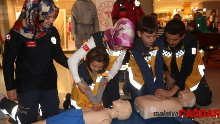 Van'da '1-7 Aralık 112 Acil Sağlık Hizmetleri Haftası' etkinlikleri