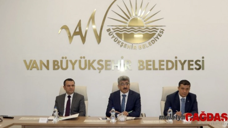 Van'da 'beton yollar' konulu seminer