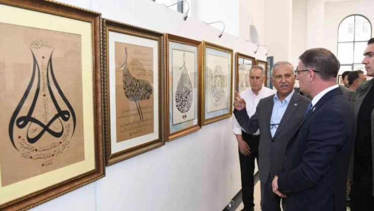 Van'da 'Hüsn-i Hat Sergisi' açıldı