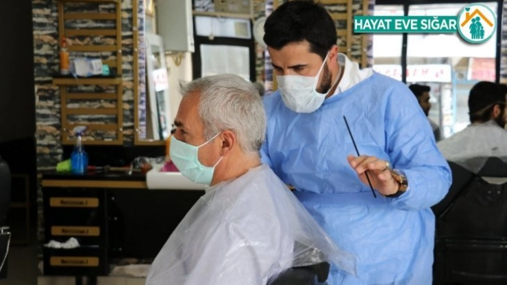 Van'da 50 günün ardından berberlerde ilk tıraş