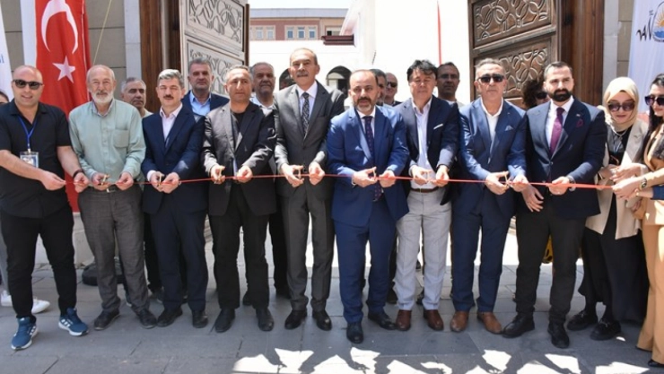 Van'da düzenlenen '2. Çocuk Edebiyatı Fuarı' başladı