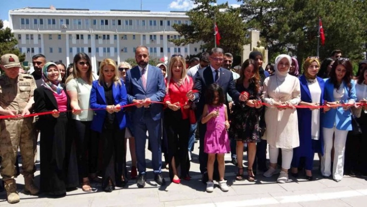 Van'da kadın sanatçılardan resim sergisi