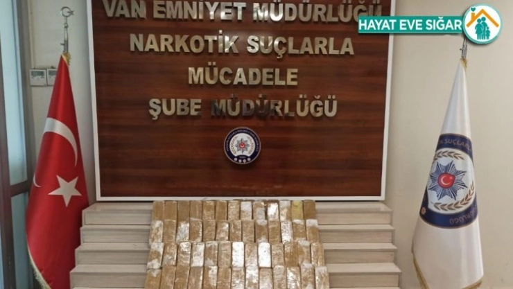 Van'da toprağa gömülü 38 kilo 670 gram eroin ele geçirildi