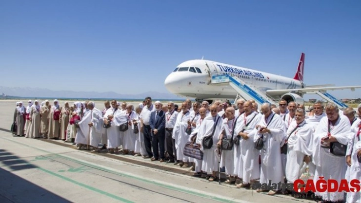 Van'dan ilk hac kafilesi yola çıktı