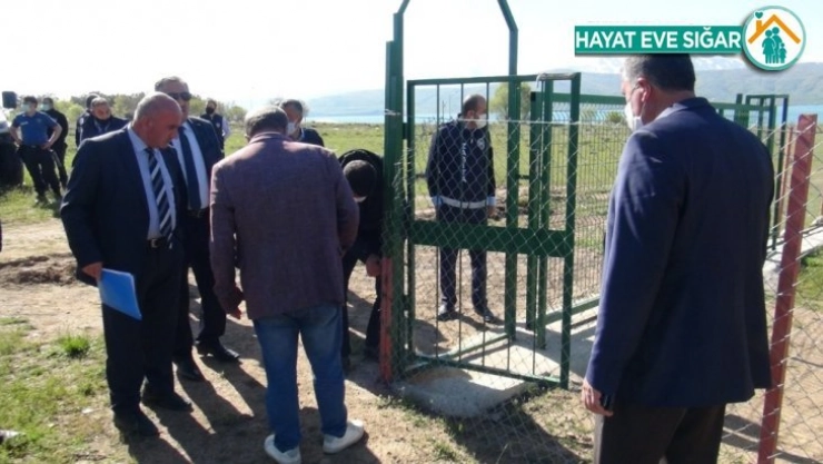 Van Gölü sahilindeki kaçak yapılar yıktırıldı