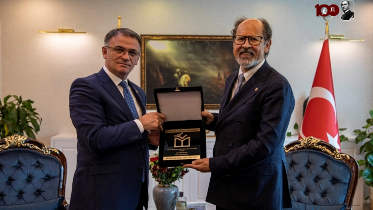 Van Valisi Balcı'ya