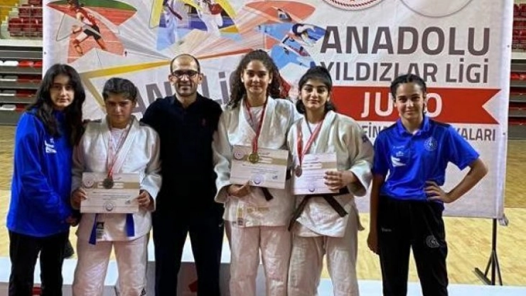 Vanlı judocular madalyalarla döndü