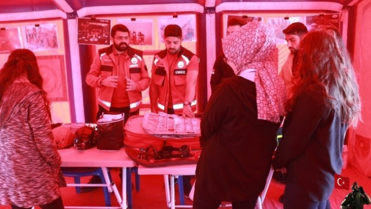 Vatandaşlar deprem eğitimi