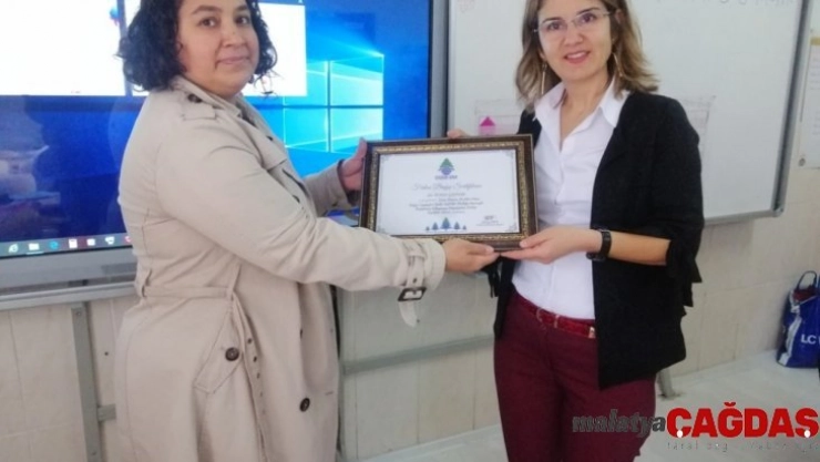 Velilerden Nuray öğretmene anlamlı hediye