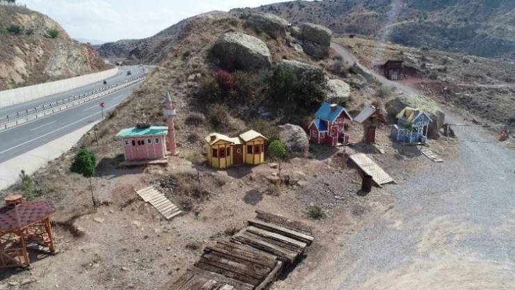Viranelerden topladıkları ile çocuklara masal köyü kuracak