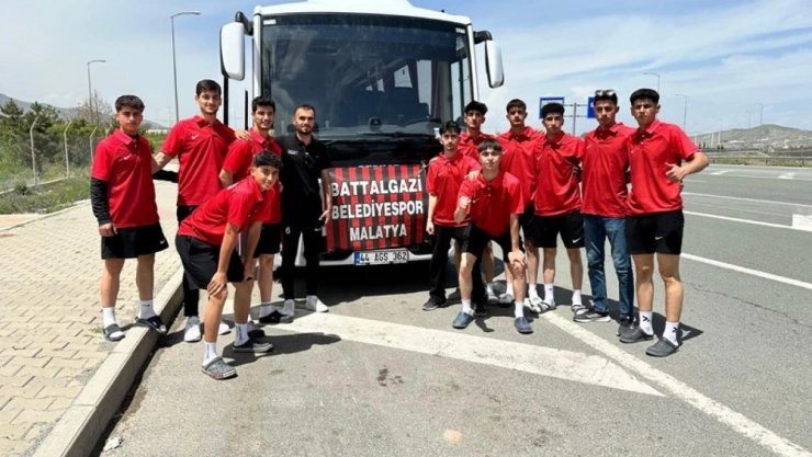 Voleybol sahasında adından söz ettiriyor