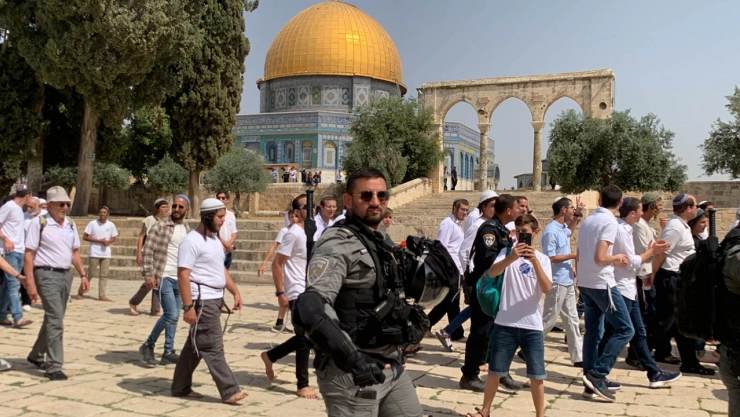 Yahudi çeteler Mescid-i Aksâ'ya baskın düzenledi