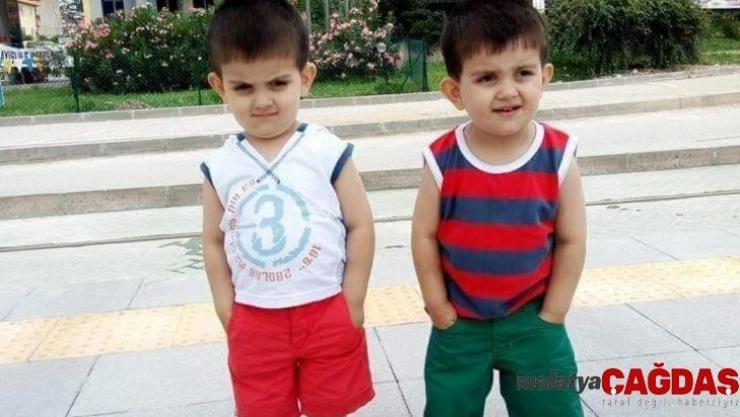 Yakalandıkları hastalık ikiz kardeşleri 2 yıl arayla hayattan kopardı