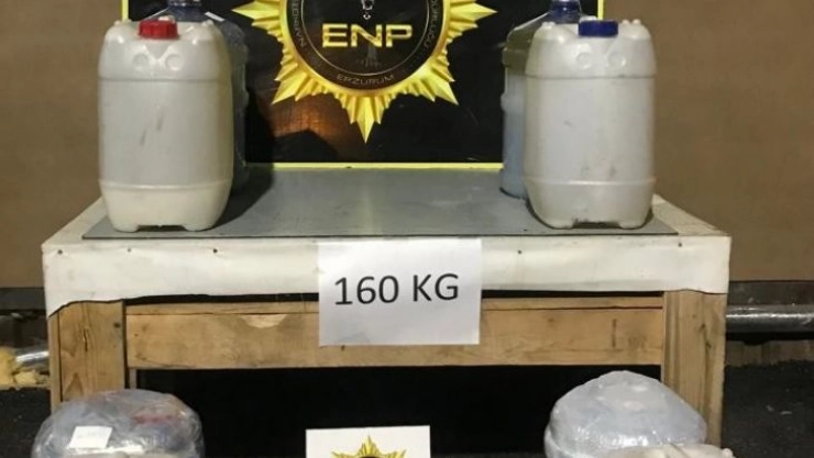 Yakıt deposunun içindeki zuladan 160 kilo sıvı uyuşturucu çıktı