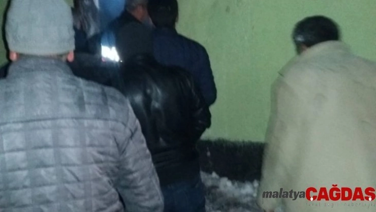 Yanan ev kullanılmaz hale geldi