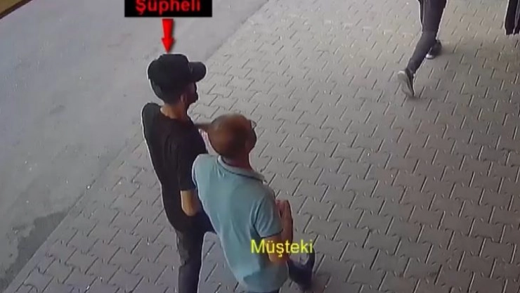 Yardım için yanaştı, kapkaç yaparak telefonunu çaldı