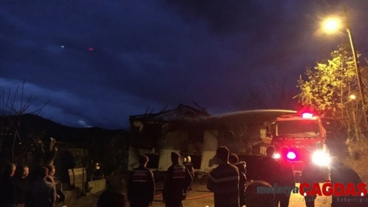 Yaşlı kadın alevlerin arasında kalarak hayatını kaybetti