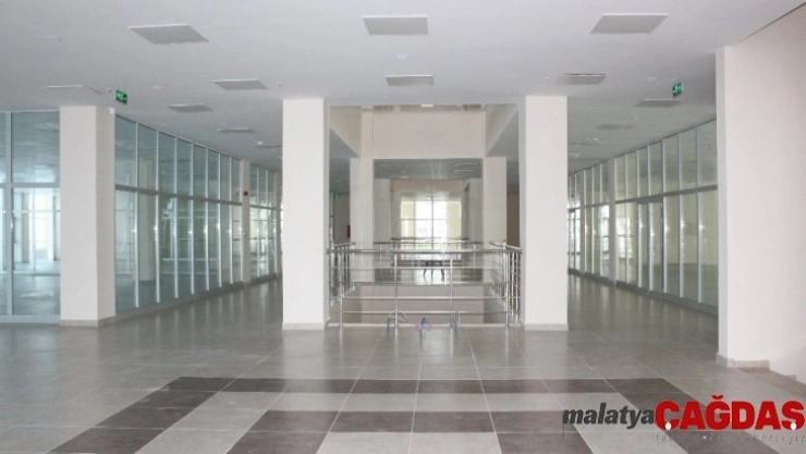 Yeni kütüphanede sona doğru