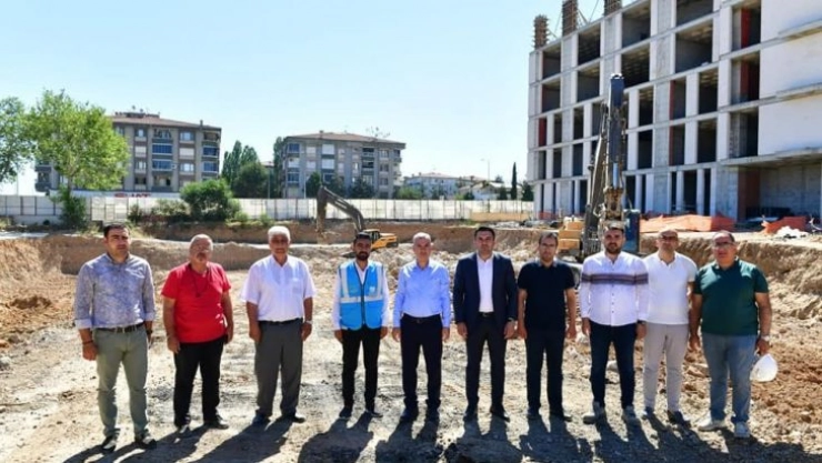 Yeşilyurt Belediyesi'nin yeni hizmet binası inşaatı sürüyor