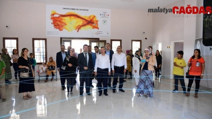 Yeşilyurt'ta 900 öğretmene deprem eğitimi veriliyor