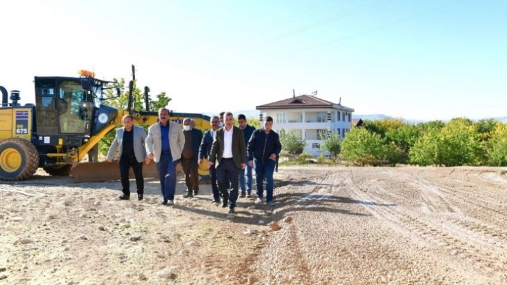 Yeşilyurt'ta Bindal Mahallesi'nin ulaşım ağını yeniliyor