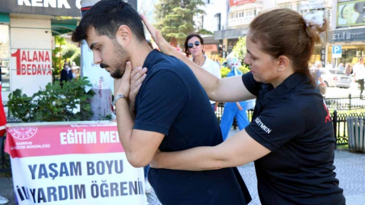 Yetişkin ve çocuklara ilk yardım eğitimi