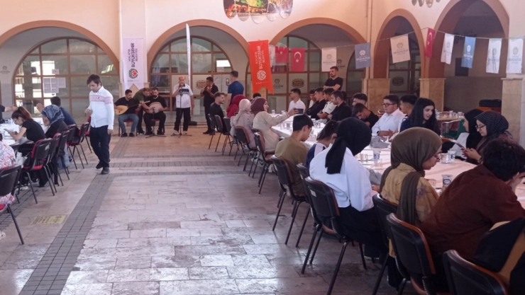 YKS öncesi öğrencilere moral desteği