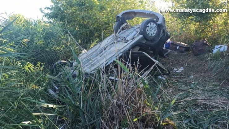 Yoldan çıkan araç şarampole uçtu: 1'iağır 6 yaralı