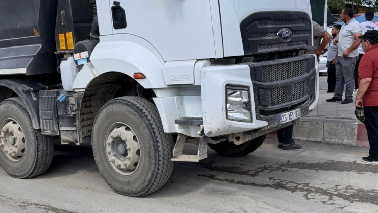 Yolun Karşısına Geçerken Ağır Yaralandı