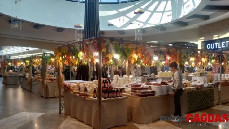 Yöresel ürünler pazarı Highway'de