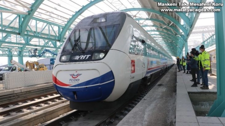 Yüksek Hızlı Tren ilk kez Sivas tren garında