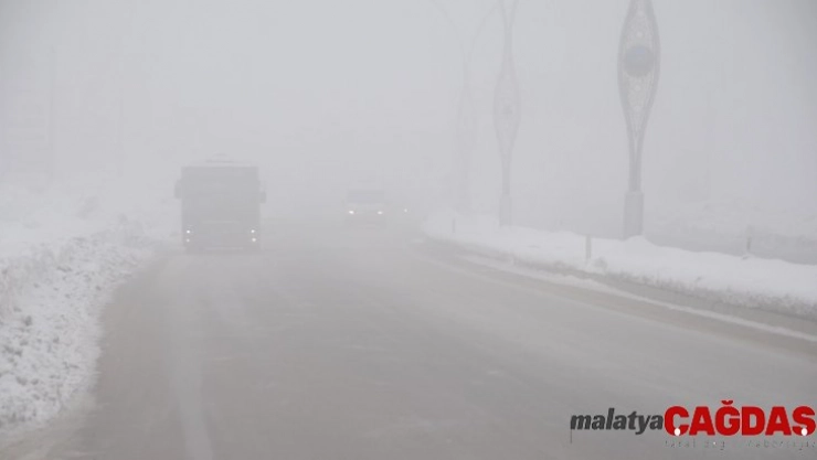 Yüksekova'da sis hayatı olumsuz etkiliyor