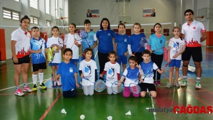 Yunusemre'de badminton çalışmaları devam ediyor