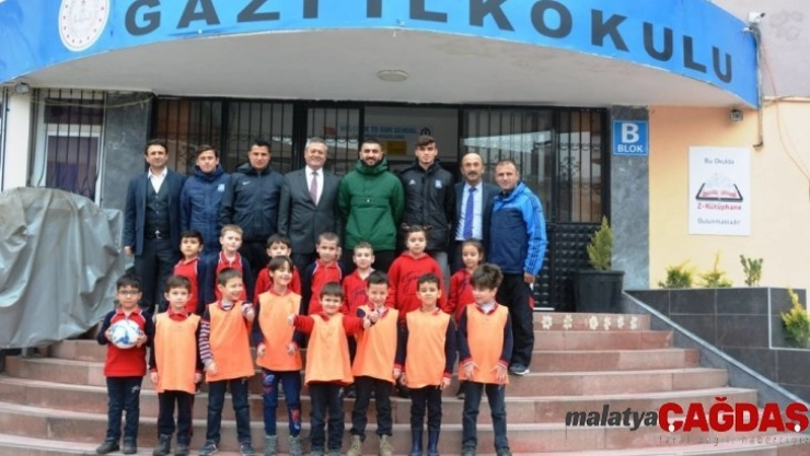 Yunusemre Gazi İlkokulu'nda genç yetenekler belirlendi