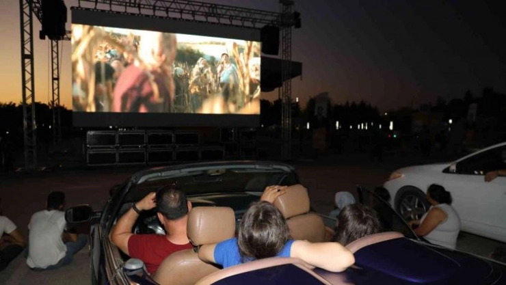 Yüreğir'de 'Arabada Sinema Günleri' başladı