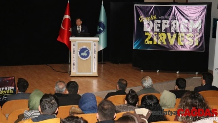 YYÜ'de 'Gençlik Deprem Zirvesi' düzenlendi