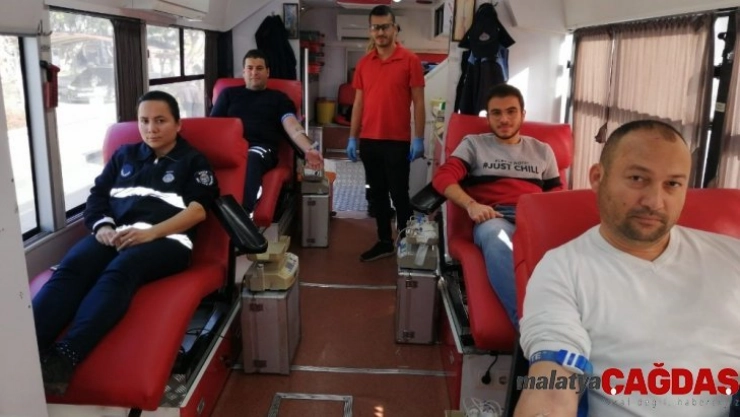 Zabıta memurlarından kan bağışına destek