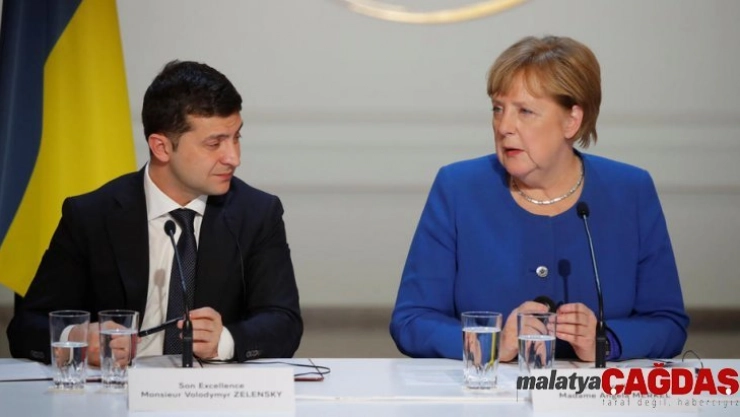 Zelenskiy, Merkel ile telefonda görüştü