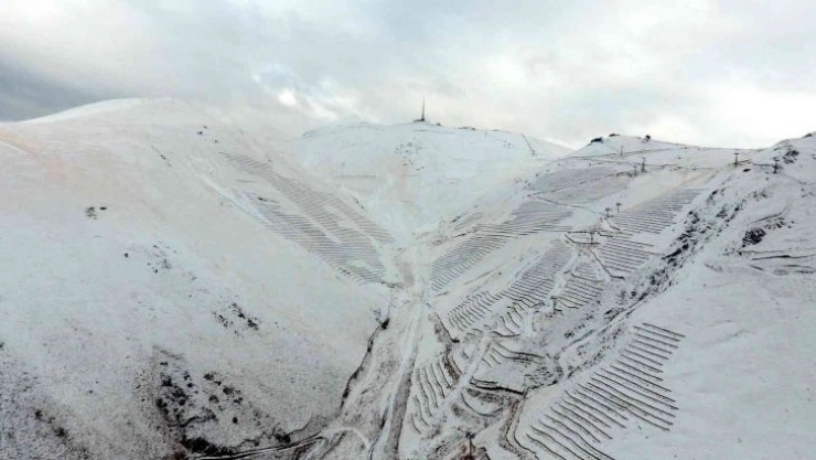 Zirve beyaza büründü eşsiz manzara dron ile havadan görüntülendi