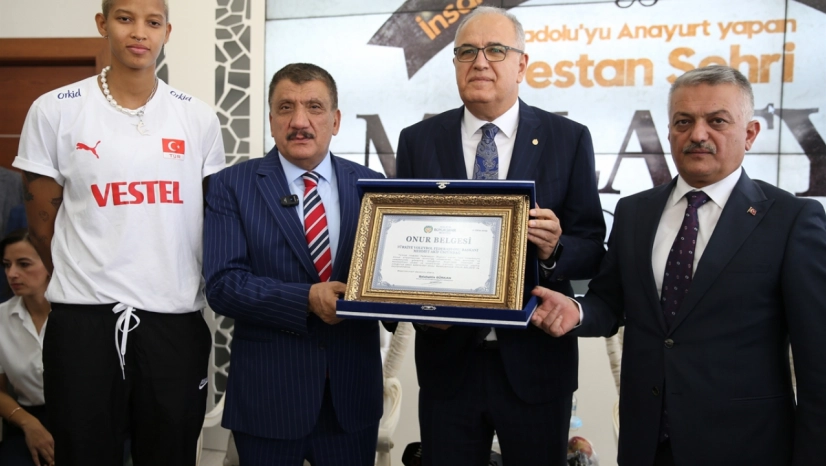 A Milli Kadın Voleybol Takımı oyuncusu Melissa Vargas Malatya'da
