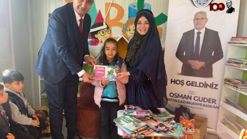 Battalgazi Belediyesi'nden Konteyner Kentte Kalan Çocuklara Masal Dinletisi